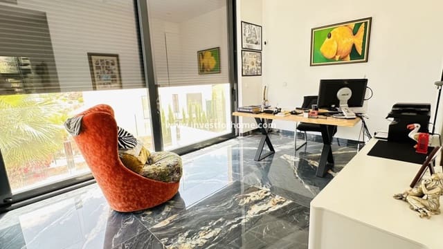 Chalet de 6 habitaciones en Las Colinas Golf, Orihuela en venta con piscina - 2.350.000 € (Ref: 9240660)