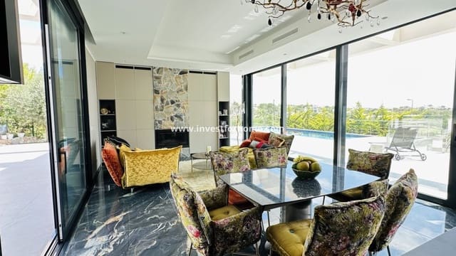 Chalet de 6 habitaciones en Las Colinas Golf, Orihuela en venta con piscina - 2.350.000 € (Ref: 9240660)