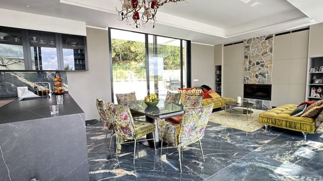 Chalet de 6 habitaciones en Las Colinas Golf, Orihuela en venta con piscina - 2.350.000 € (Ref: 9240660)