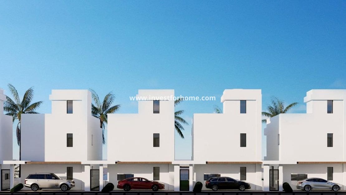 3 soveværelse Villa til salg i La Zenia med swimmingpool - € 495.000 (Ref: 9244417)