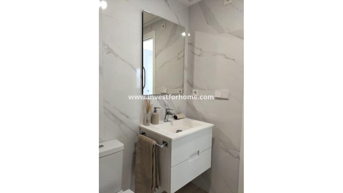 2 bedroom Bungalow for sale in Orihuela Costa with pool - € 239,900 (Ref: 9244421)