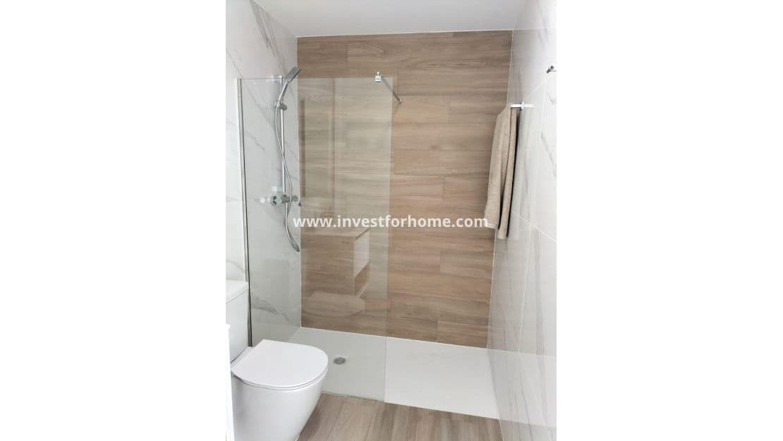 2 bedroom Bungalow for sale in Orihuela Costa with pool - € 239,900 (Ref: 9244421)