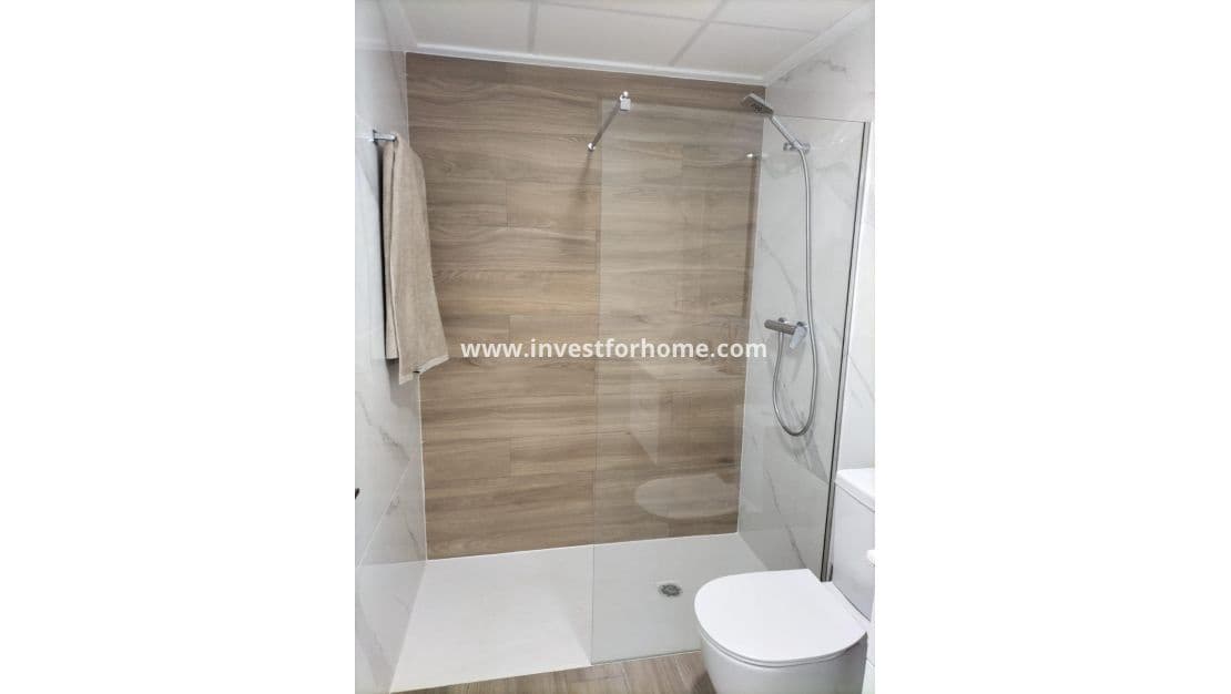 2 bedroom Bungalow for sale in Orihuela Costa with pool - € 239,900 (Ref: 9244421)