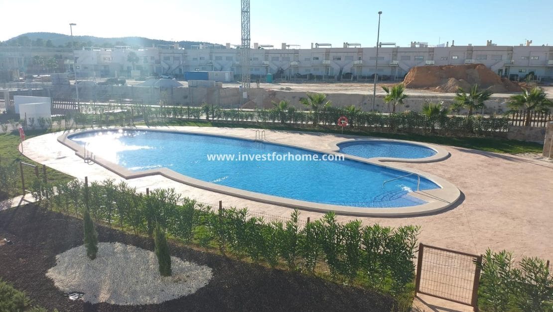 2 bedroom Bungalow for sale in Orihuela Costa with pool - € 239,900 (Ref: 9244421)