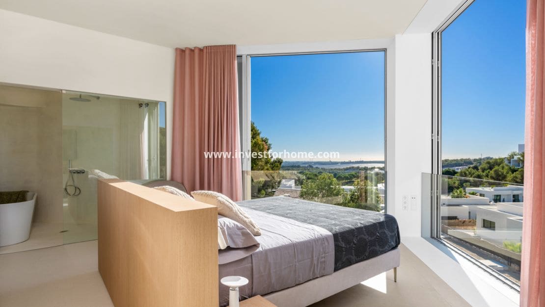 3 quarto Moradia para venda em Las Colinas Golf com piscina - 2 365 000 € (Ref: 9244425)