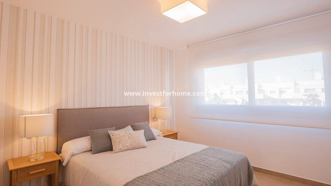 2 Zimmer Bungalow zu verkaufen in Orihuela Costa mit Pool - 299.900 € (Ref: 9244428)