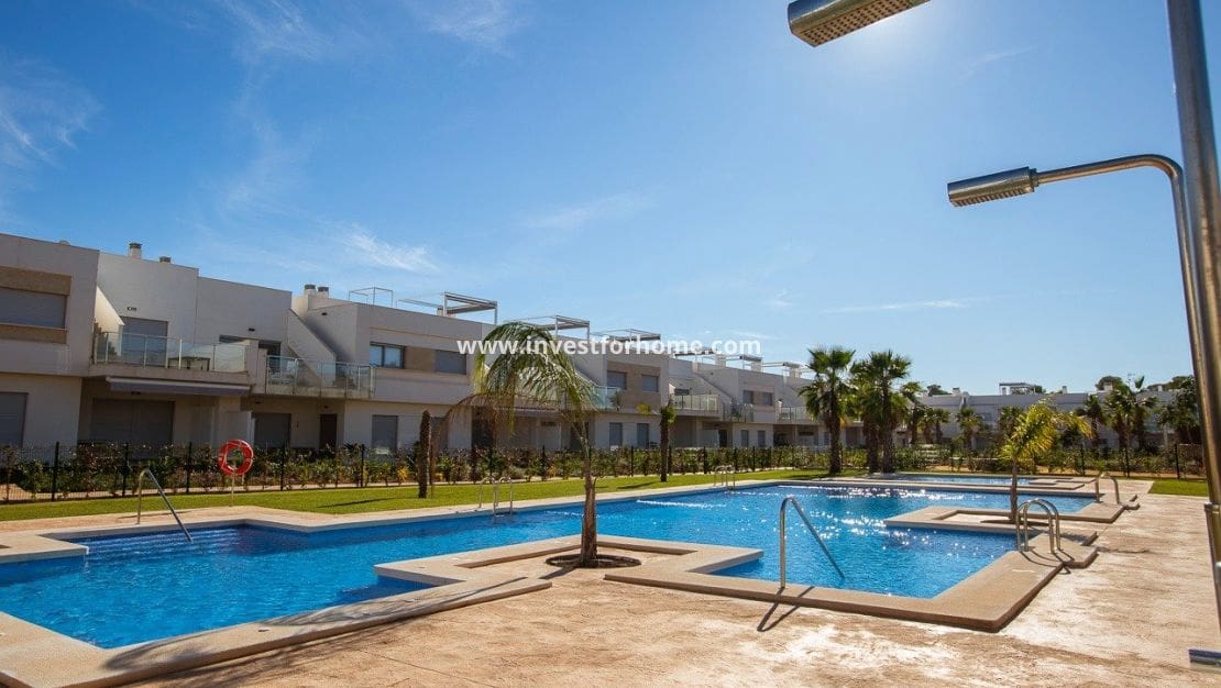 2 Zimmer Bungalow zu verkaufen in Orihuela Costa mit Pool - 299.900 € (Ref: 9244428)