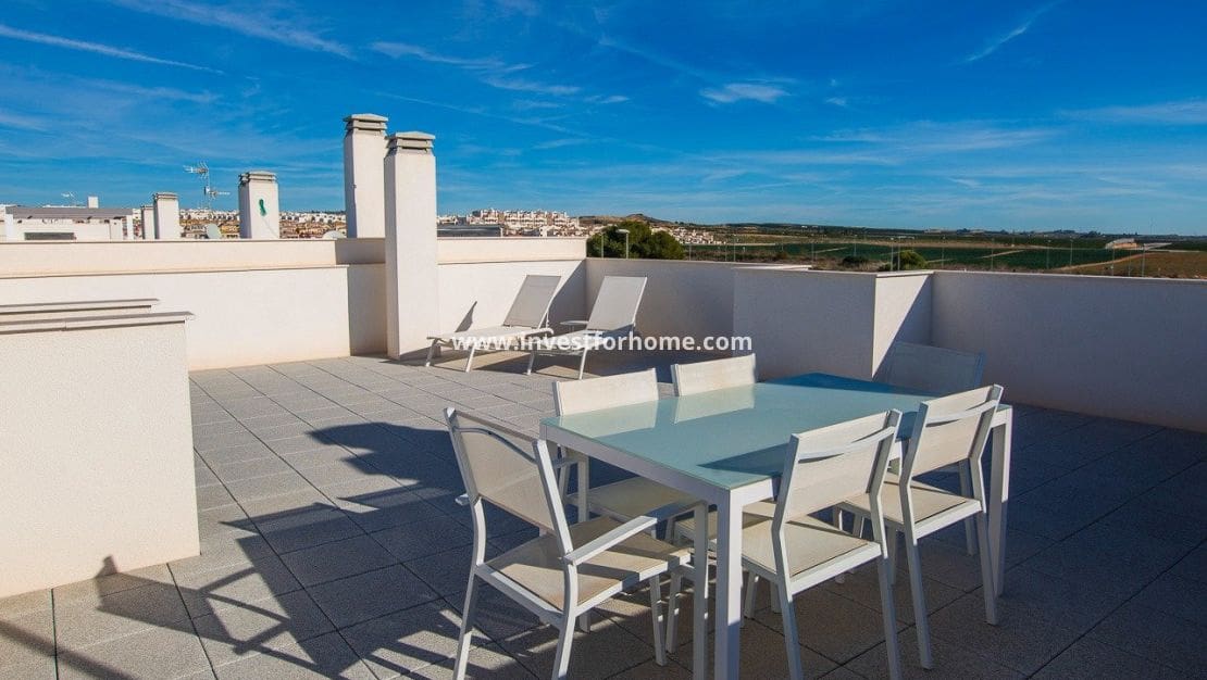 2 Zimmer Bungalow zu verkaufen in Orihuela Costa mit Pool - 299.900 € (Ref: 9244428)