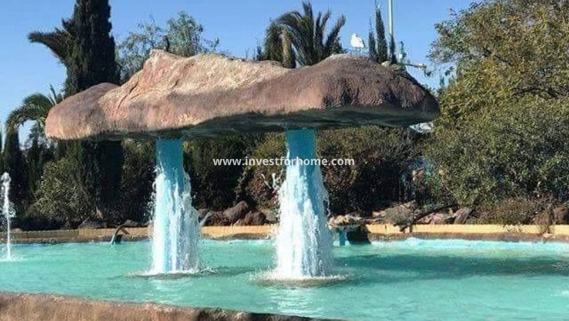 2 soveværelse Bungalow til salg i Torrevieja med swimmingpool - € 274.900 (Ref: 9244431)