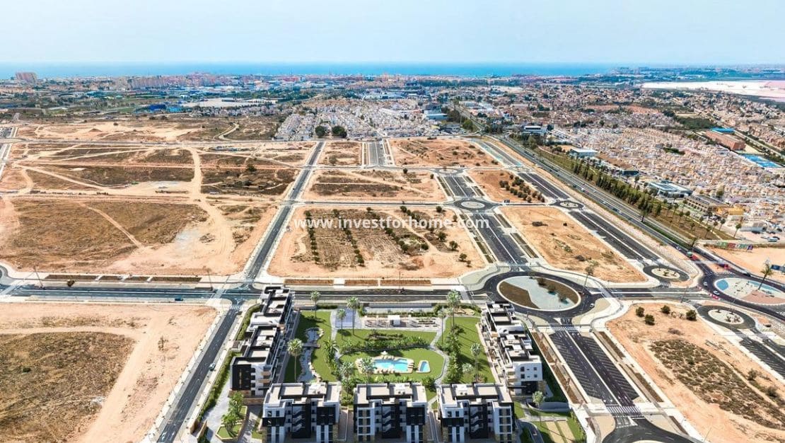 Apartamento de 2 habitaciones en Torrevieja en venta con piscina - 274.000 € (Ref: 9244442)