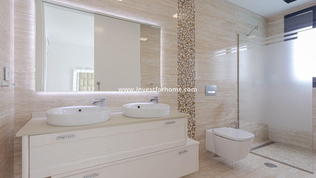 5 makuuhuone Huvila myytävänä paikassa San Miguel de Salinas mukana uima-altaan - 849 000 € (Ref: 9255837)