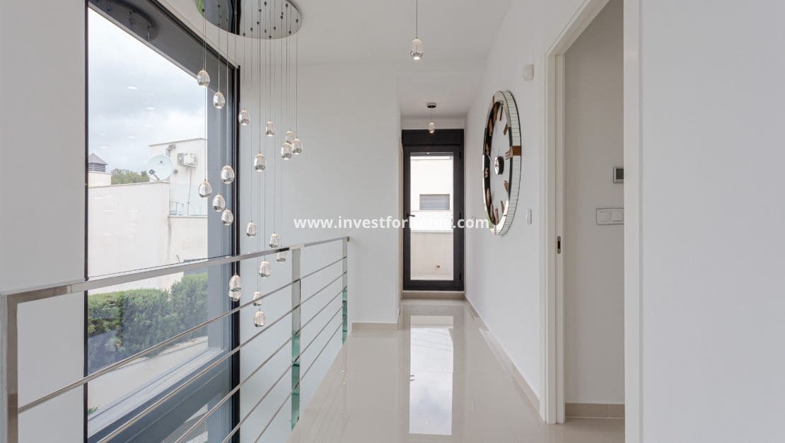 5 makuuhuone Huvila myytävänä paikassa San Miguel de Salinas mukana uima-altaan - 849 000 € (Ref: 9255837)