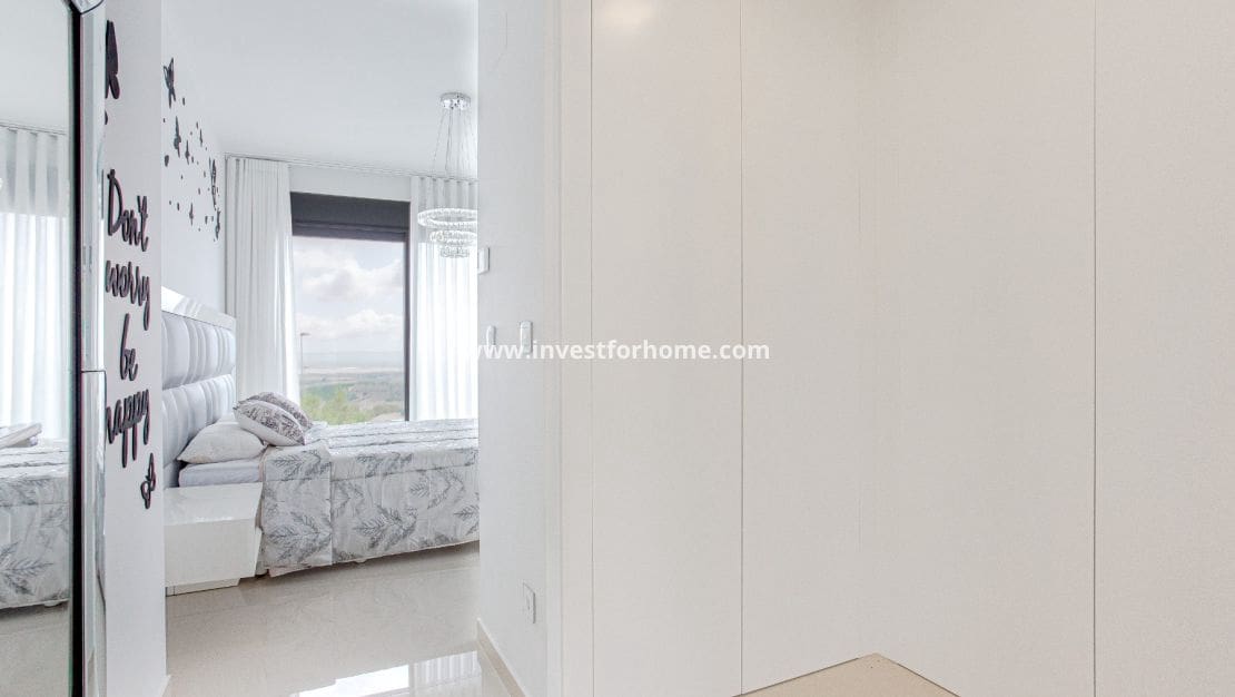 5 makuuhuone Huvila myytävänä paikassa San Miguel de Salinas mukana uima-altaan - 849 000 € (Ref: 9255837)