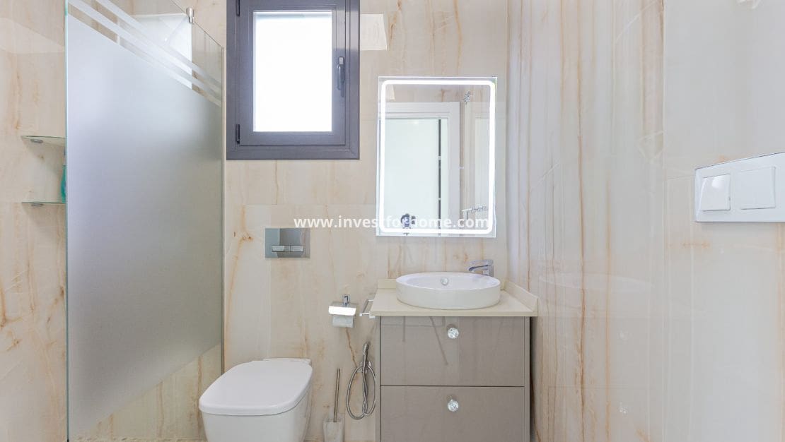 5 makuuhuone Huvila myytävänä paikassa San Miguel de Salinas mukana uima-altaan - 849 000 € (Ref: 9255837)