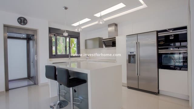 5 slaapkamer Villa te koop in San Miguel de Salinas met zwembad - € 849.000 (Ref: 9255837)