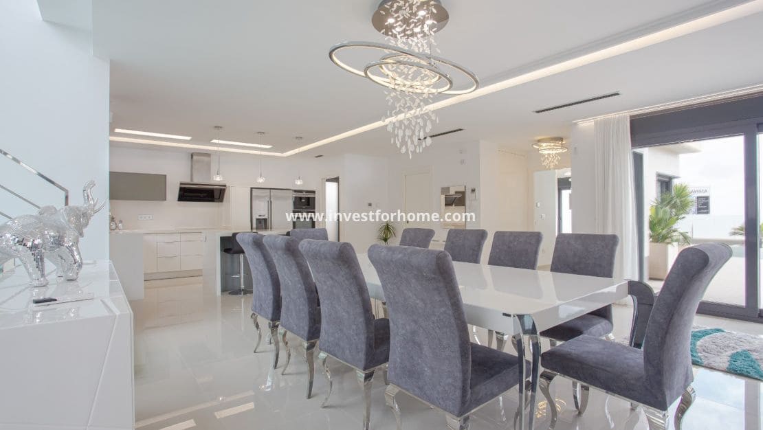 5 makuuhuone Huvila myytävänä paikassa San Miguel de Salinas mukana uima-altaan - 849 000 € (Ref: 9255837)