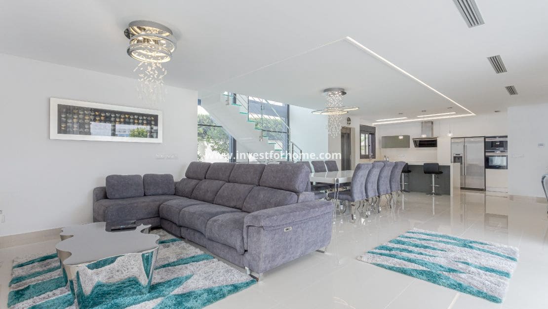 5 makuuhuone Huvila myytävänä paikassa San Miguel de Salinas mukana uima-altaan - 849 000 € (Ref: 9255837)