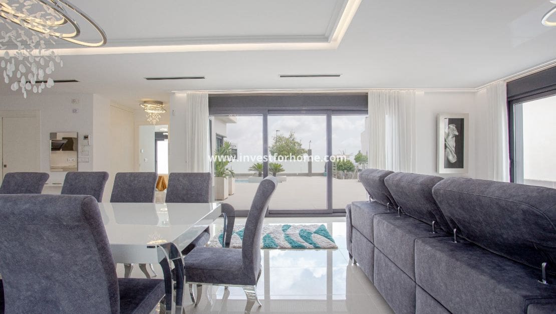 5 makuuhuone Huvila myytävänä paikassa San Miguel de Salinas mukana uima-altaan - 849 000 € (Ref: 9255837)