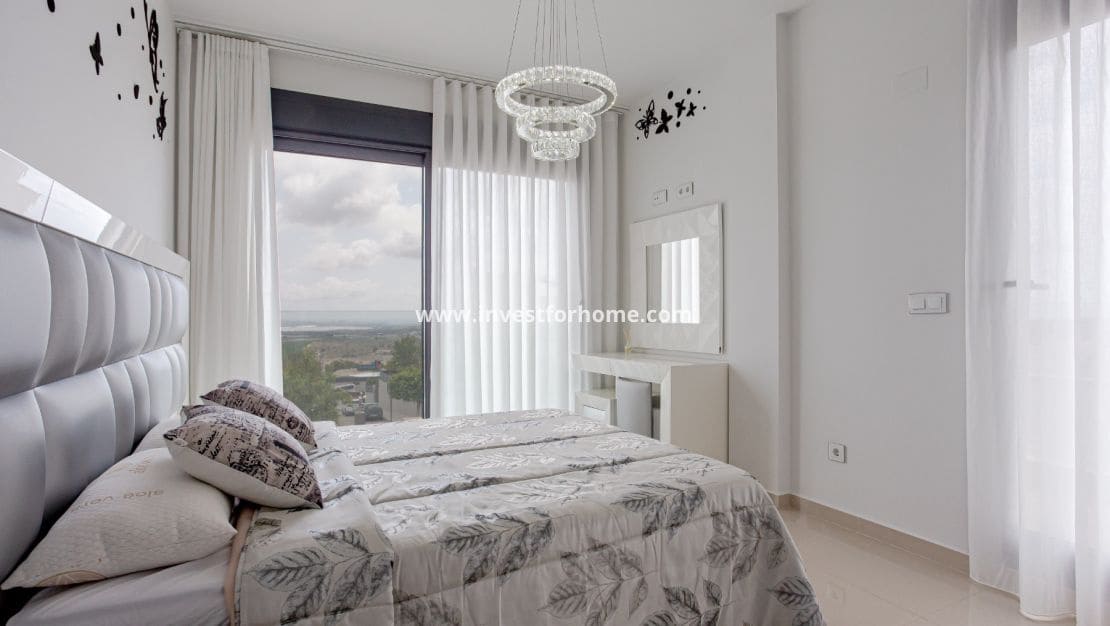 5 makuuhuone Huvila myytävänä paikassa San Miguel de Salinas mukana uima-altaan - 849 000 € (Ref: 9255837)