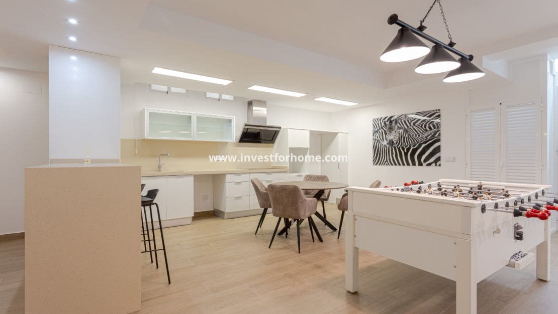 5 makuuhuone Huvila myytävänä paikassa San Miguel de Salinas mukana uima-altaan - 849 000 € (Ref: 9255837)