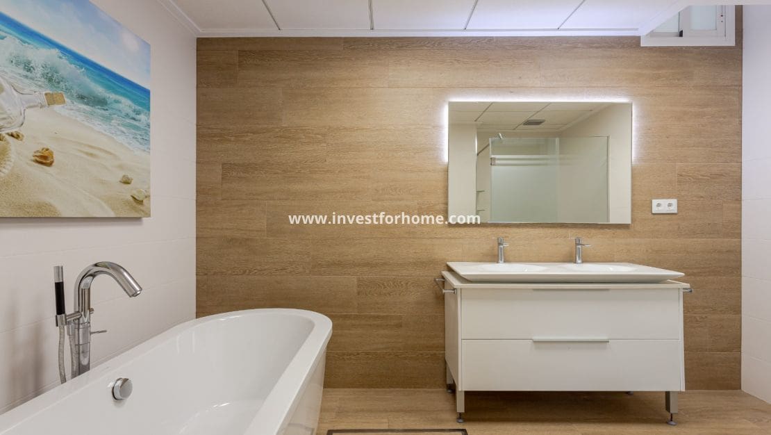 5 makuuhuone Huvila myytävänä paikassa San Miguel de Salinas mukana uima-altaan - 849 000 € (Ref: 9255837)