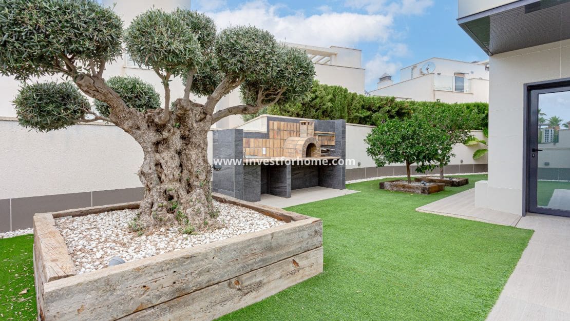 5 makuuhuone Huvila myytävänä paikassa San Miguel de Salinas mukana uima-altaan - 849 000 € (Ref: 9255837)