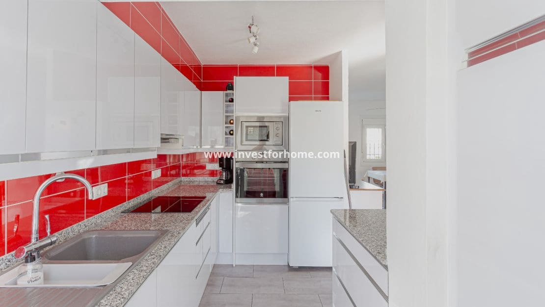 3 bedroom Townhouse for sale in Villamartin with pool - € 319,000 (Ref: 9345676)