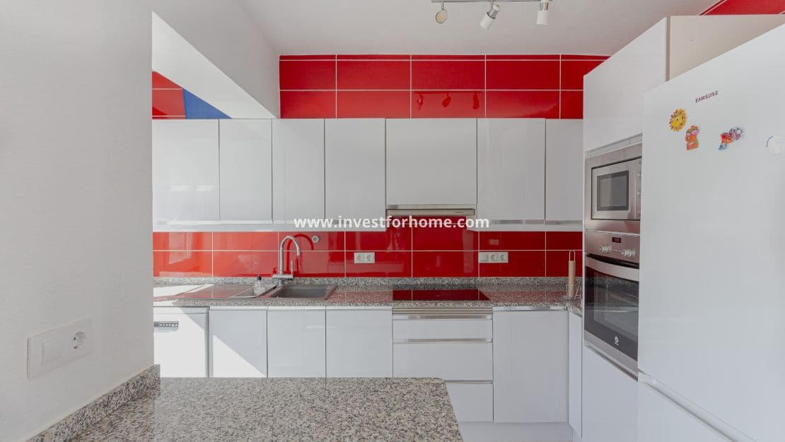 3 bedroom Townhouse for sale in Villamartin with pool - € 319,000 (Ref: 9345676)