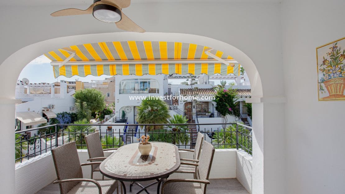 3 bedroom Townhouse for sale in Villamartin with pool - € 319,000 (Ref: 9345676)