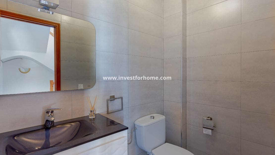 3 bedroom Townhouse for sale in Villamartin with pool - € 319,000 (Ref: 9345676)