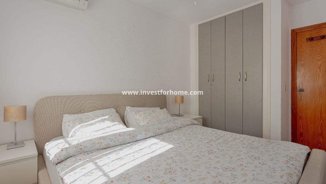 3 bedroom Townhouse for sale in Villamartin with pool - € 319,000 (Ref: 9345676)