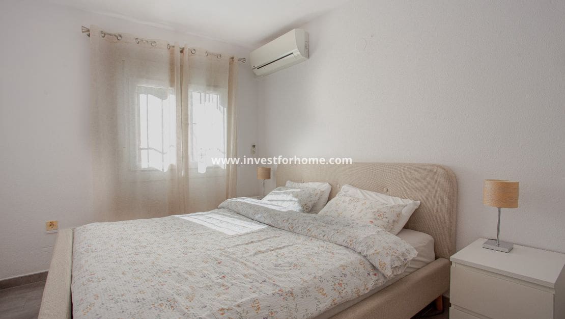 3 bedroom Townhouse for sale in Villamartin with pool - € 319,000 (Ref: 9345676)