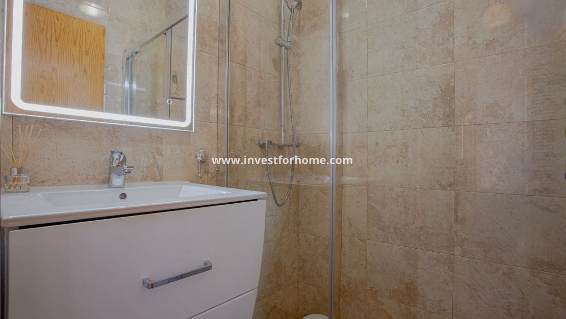 3 bedroom Townhouse for sale in Villamartin with pool - € 319,000 (Ref: 9345676)