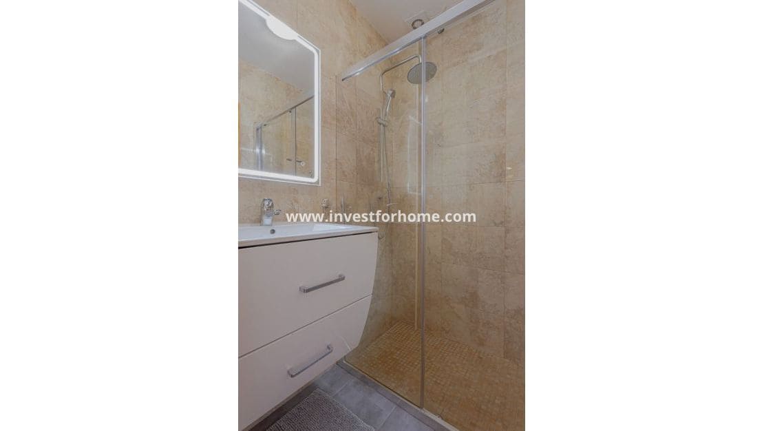 3 bedroom Townhouse for sale in Villamartin with pool - € 319,000 (Ref: 9345676)