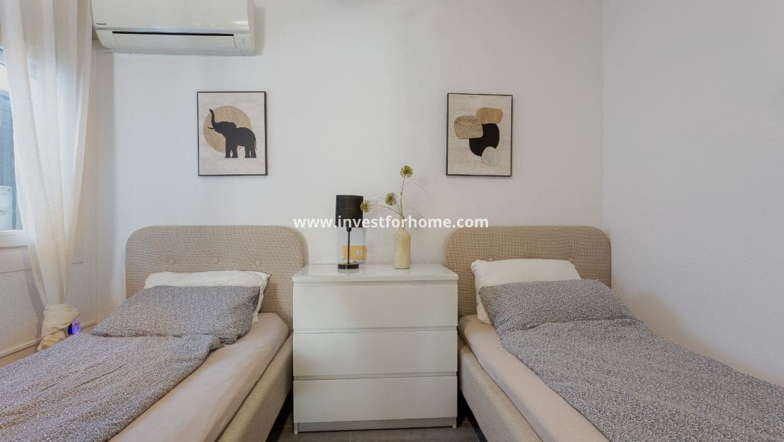 3 bedroom Townhouse for sale in Villamartin with pool - € 319,000 (Ref: 9345676)