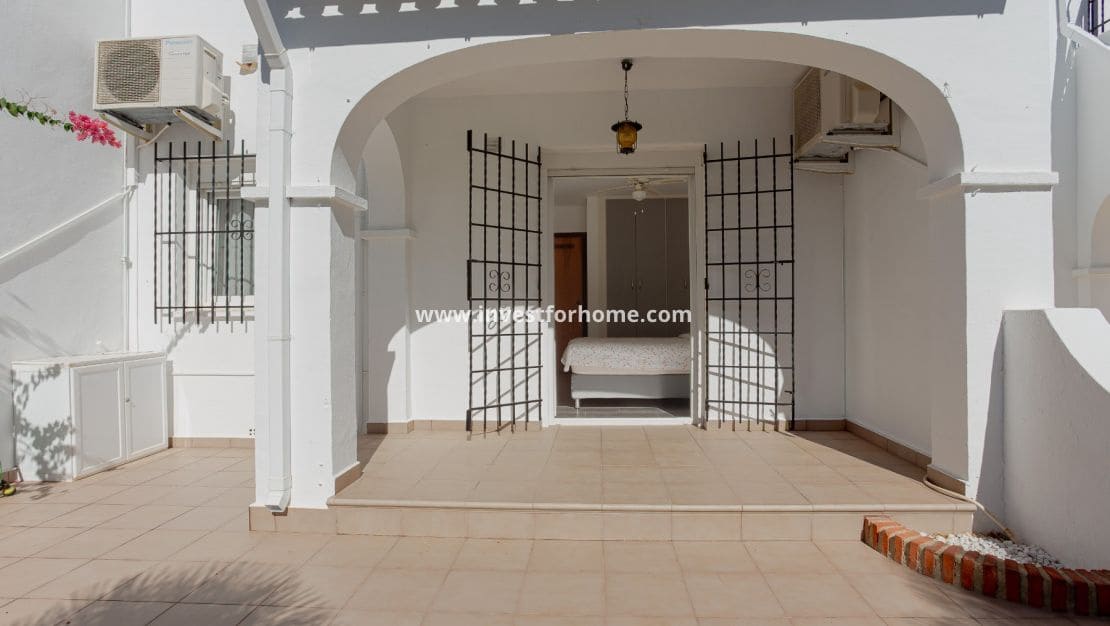 3 bedroom Townhouse for sale in Villamartin with pool - € 319,000 (Ref: 9345676)