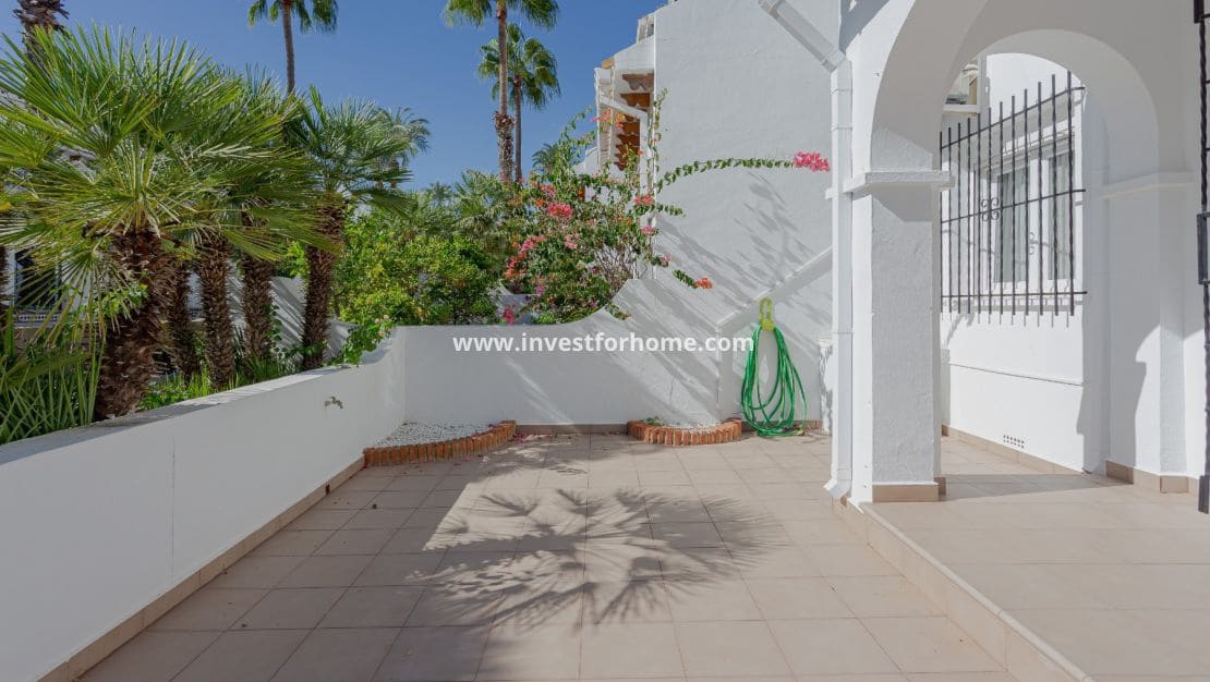 3 bedroom Townhouse for sale in Villamartin with pool - € 319,000 (Ref: 9345676)