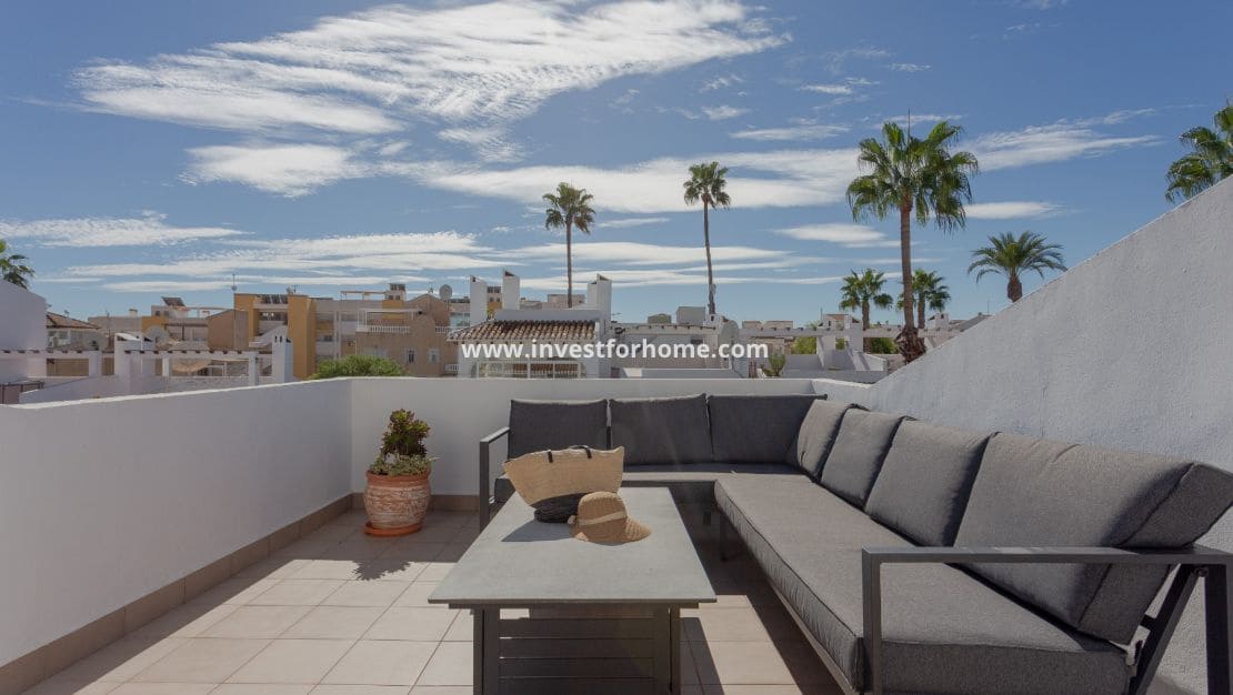 3 bedroom Townhouse for sale in Villamartin with pool - € 319,000 (Ref: 9345676)