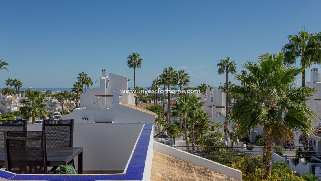 3 bedroom Townhouse for sale in Villamartin with pool - € 319,000 (Ref: 9345676)