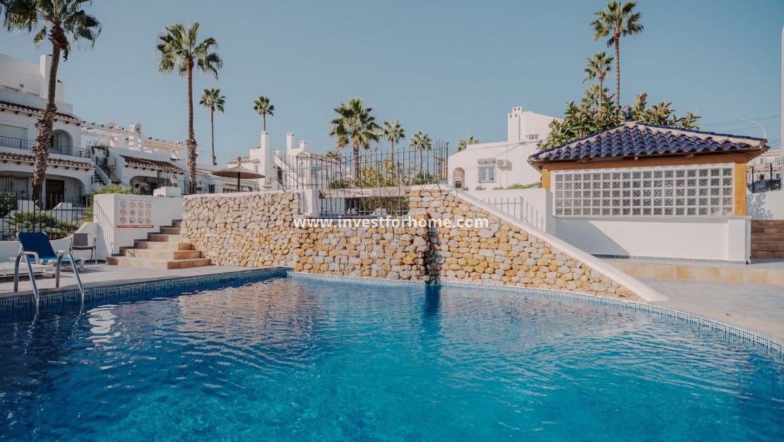 3 bedroom Townhouse for sale in Villamartin with pool - € 319,000 (Ref: 9345676)