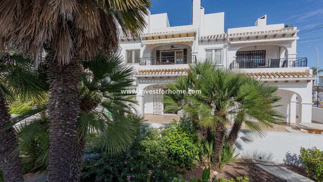 3 bedroom Townhouse for sale in Villamartin with pool - € 319,000 (Ref: 9345676)