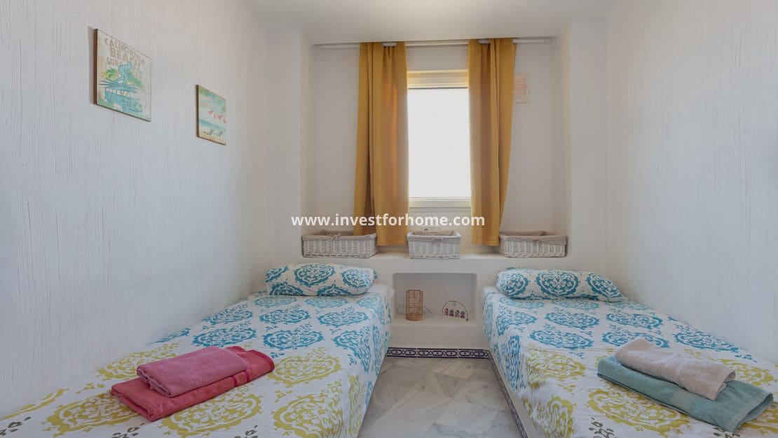 2 slaapkamer Appartement te koop in Torrevieja met zwembad - € 215.000 (Ref: 9369120)