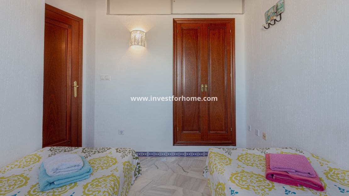 2 slaapkamer Appartement te koop in Torrevieja met zwembad - € 215.000 (Ref: 9369120)