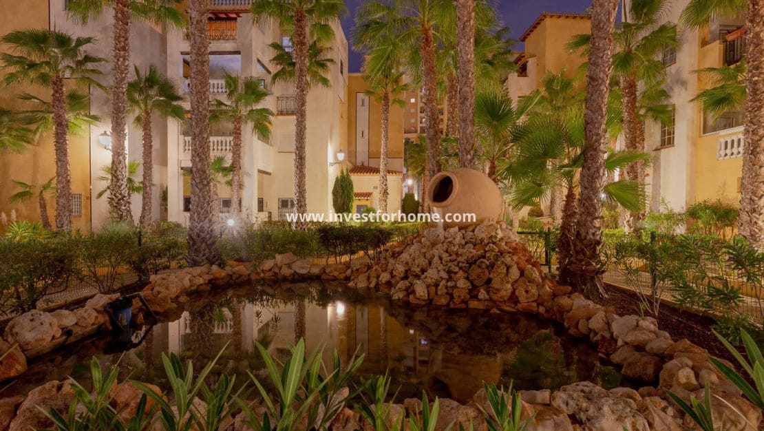 2 slaapkamer Appartement te koop in Torrevieja met zwembad - € 215.000 (Ref: 9369120)