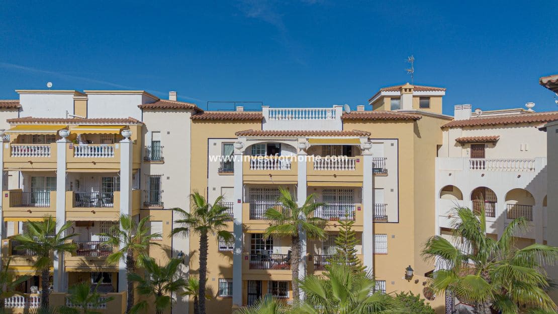 2 slaapkamer Appartement te koop in Torrevieja met zwembad - € 215.000 (Ref: 9369120)