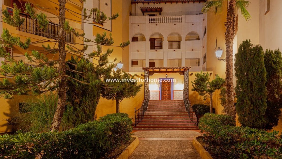 2 slaapkamer Appartement te koop in Torrevieja met zwembad - € 215.000 (Ref: 9369120)