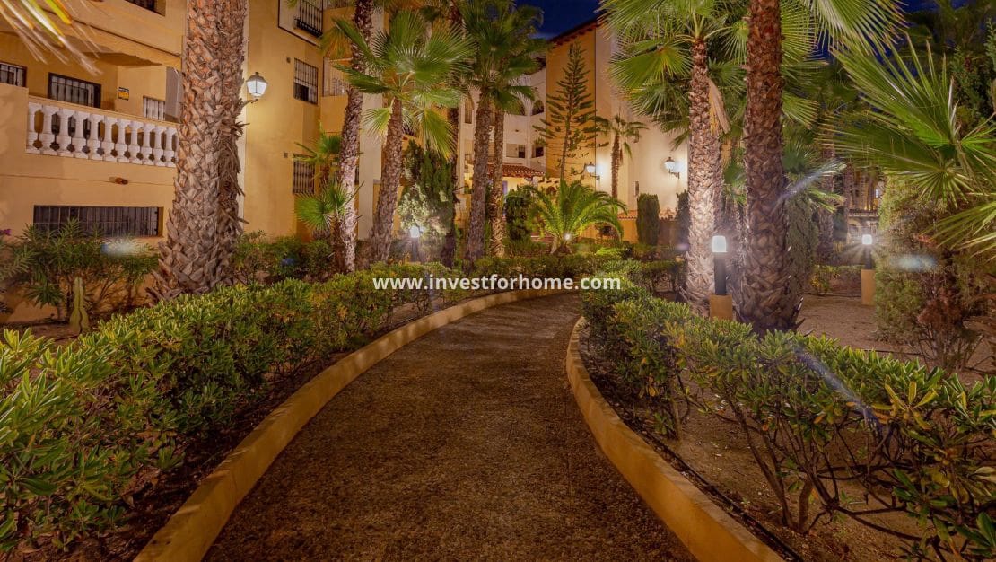 2 slaapkamer Appartement te koop in Torrevieja met zwembad - € 215.000 (Ref: 9369120)