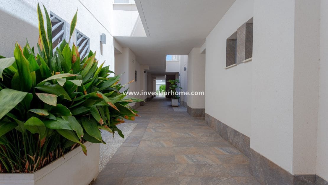 2 slaapkamer Appartement te koop in La Veleta met zwembad - € 255.000 (Ref: 9394432)