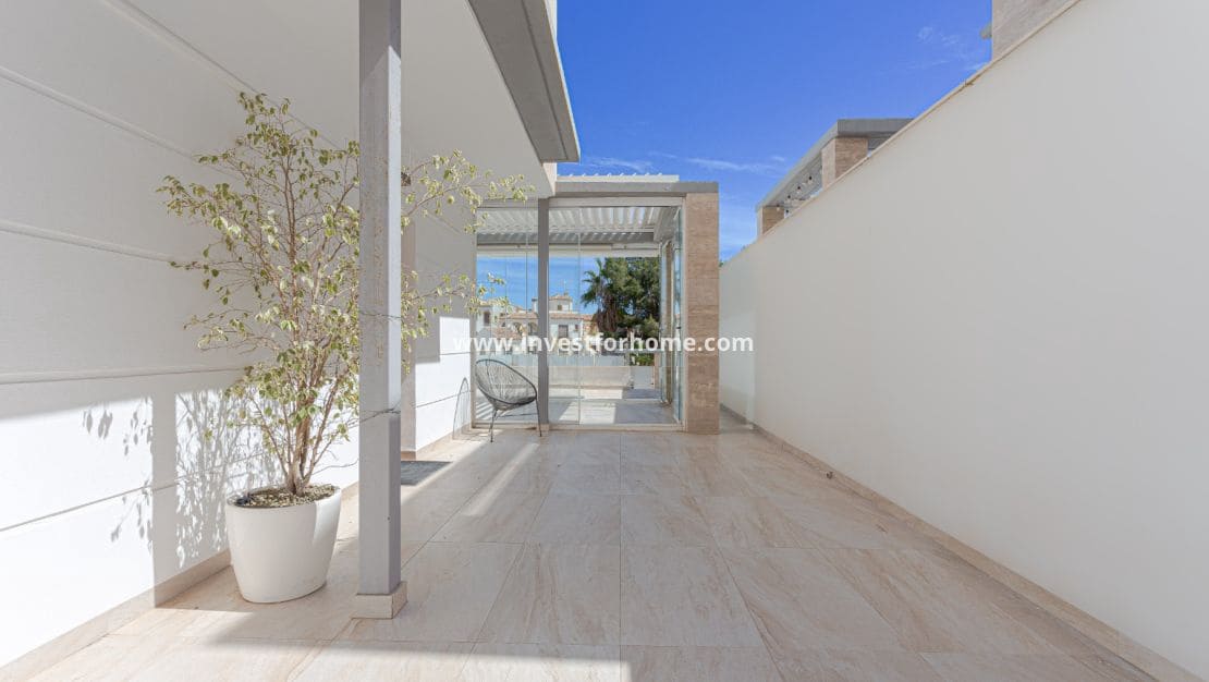 4 sovrum Villa till salu i Villamartin med pool - 495 000 € (Ref: 9417424)