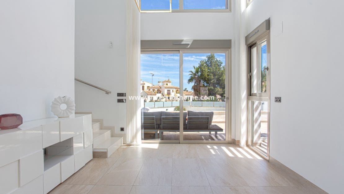 4 sovrum Villa till salu i Villamartin med pool - 495 000 € (Ref: 9417424)